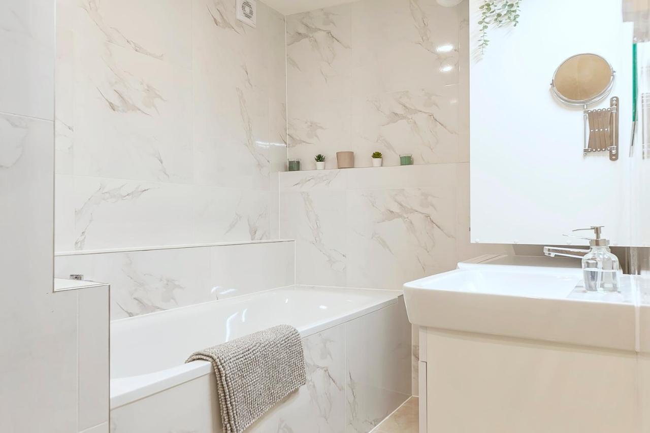 Popular Location / Street View / 4 Ppl / Netflix Apartment Prague Ngoại thất bức ảnh